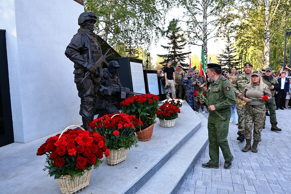 В Нижнекамске открыли мемориальный комплекс участникам СВО В Нижнекамске открыли мемориальный комплекс участникам СВО