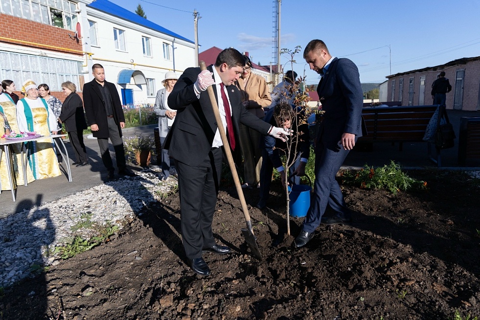 В селе Шереметьевка по-соседски отпраздновали завершение ремонта по программе «Наш двор»